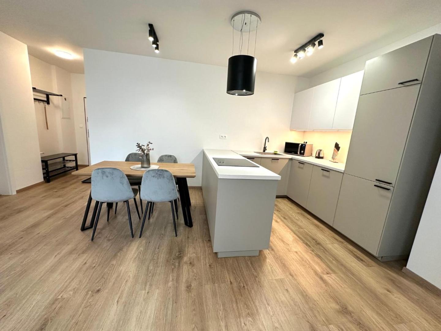 2 Room Apartment, New Building, Balcony, 208 Rovinka Exterior foto